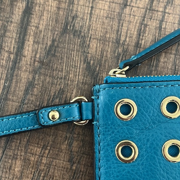 Michael Kors Jet Set Grommet Large Zip Clutch in Blue - Picture 3 of 8